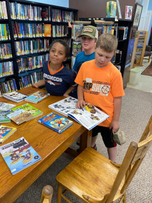 second graders visit library